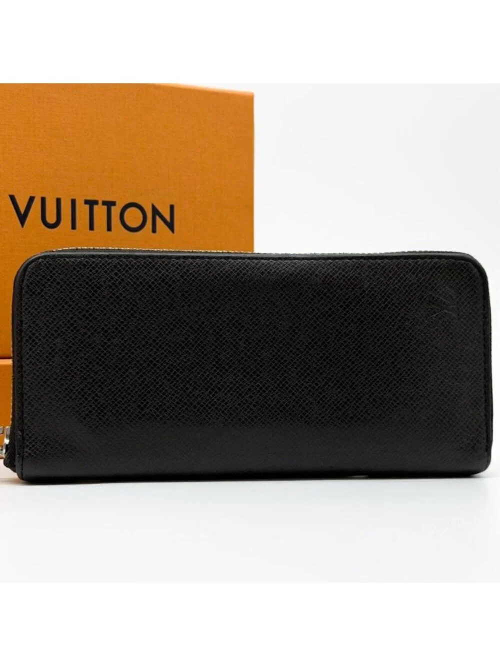 Louis Vuitton Zippy Wallet Vertical Taiga Black Round